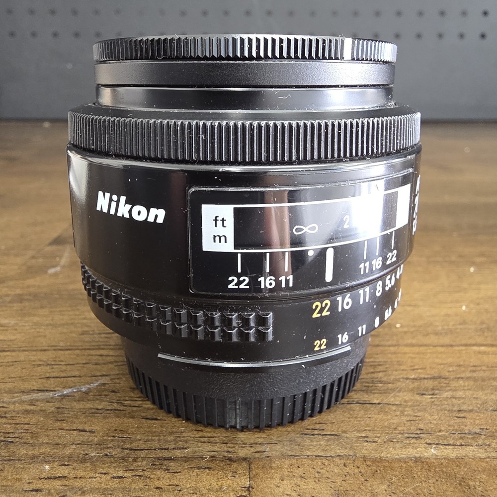 Nikon AF Nikkor Wide Angle 28mm f/2.8 Lens